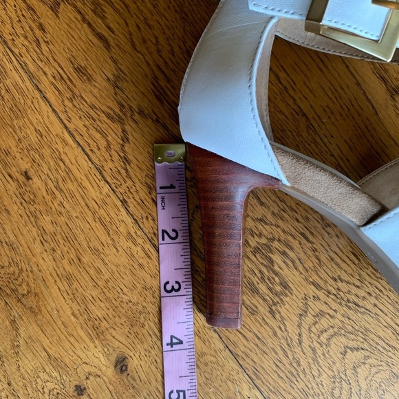 Adrienne Vittadini White Leather Sandals Heels‎ - Picture 6 of 10